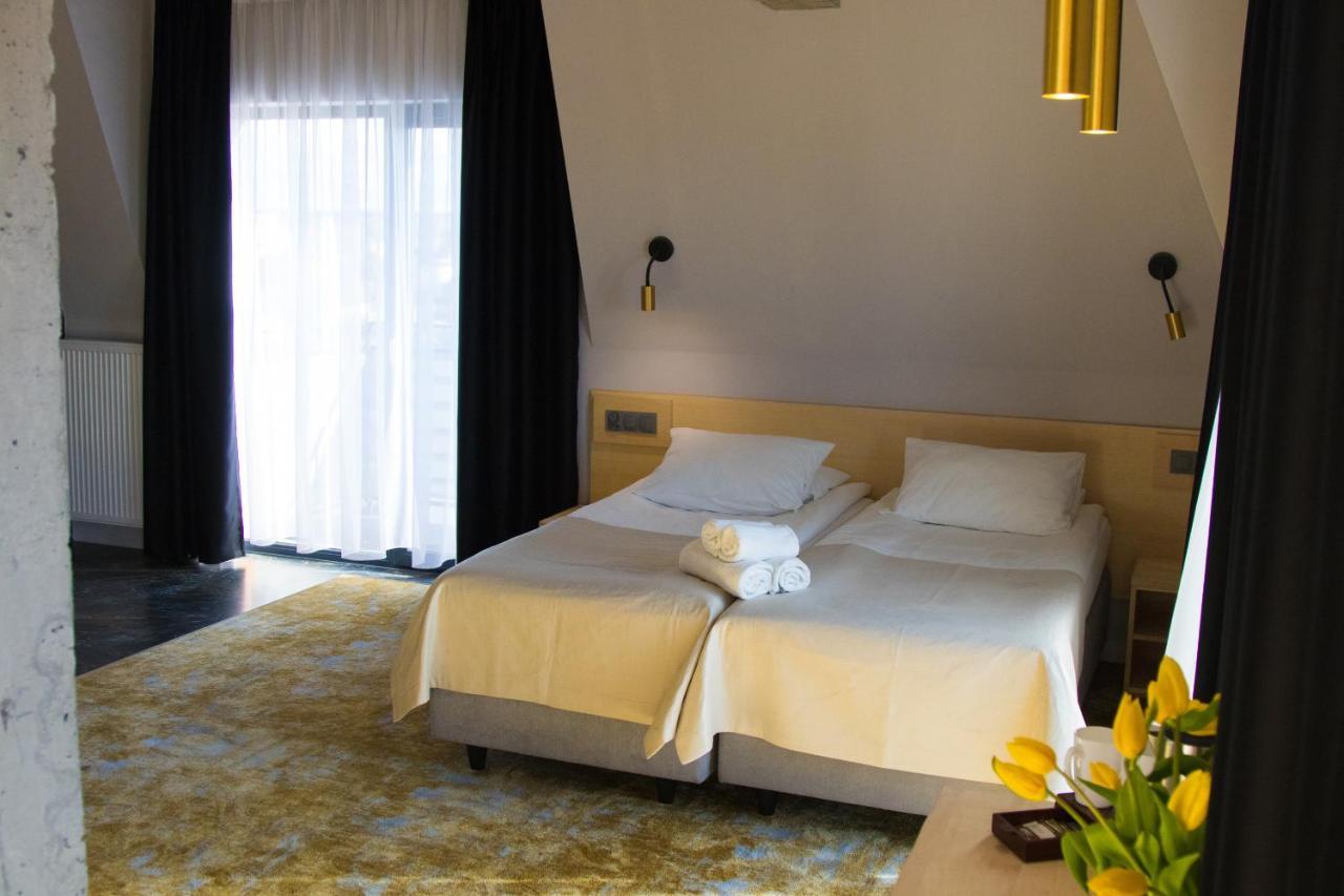 Amber Port Hotel Darlowko Bagian luar foto