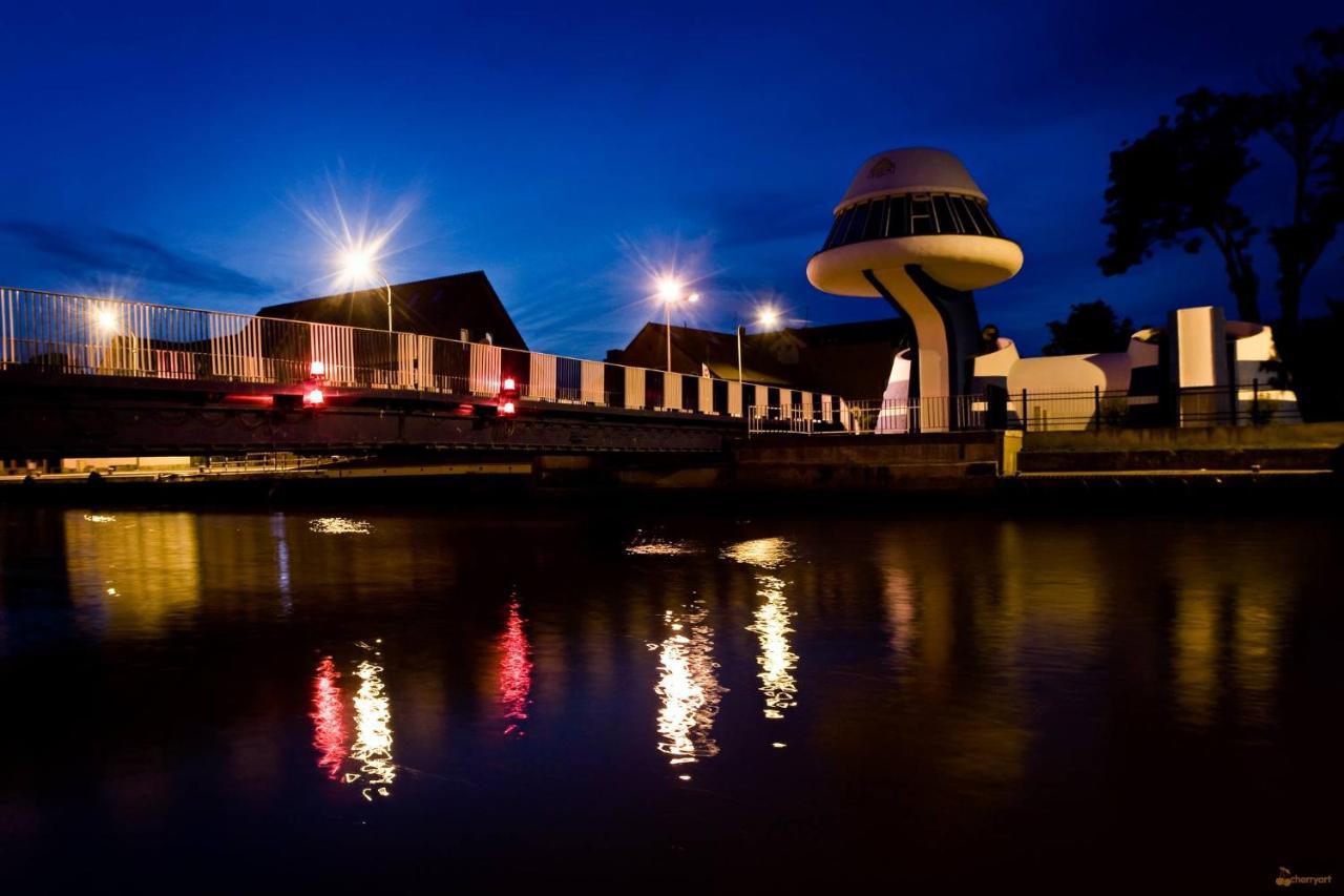 Amber Port Hotel Darlowko Bagian luar foto