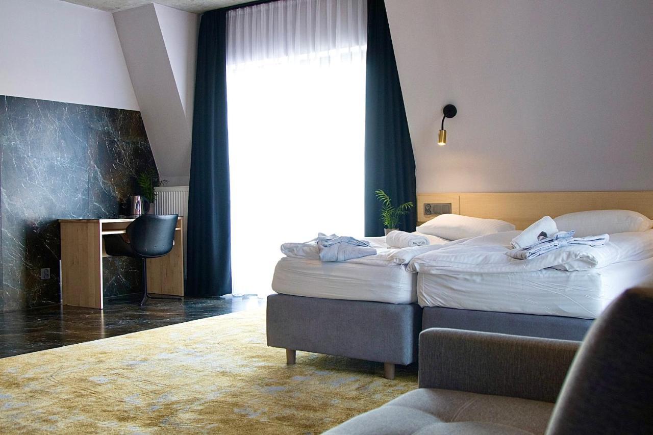 Amber Port Hotel Darlowko Bagian luar foto