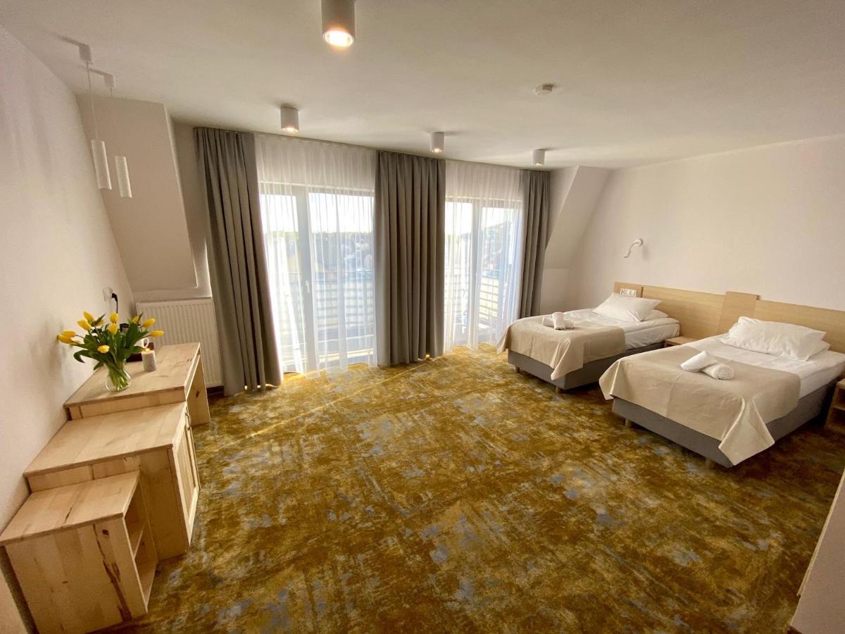 Amber Port Hotel Darlowko Bagian luar foto