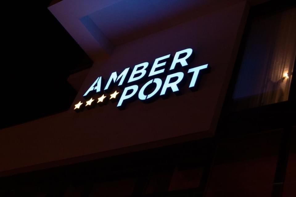 Amber Port Hotel Darlowko Bagian luar foto