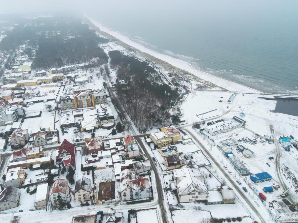 Amber Port Hotel Darlowko Bagian luar foto