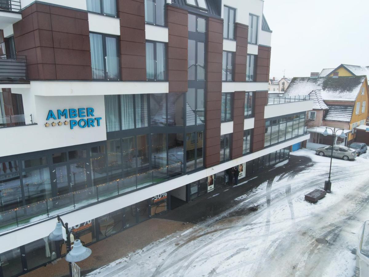Amber Port Hotel Darlowko Bagian luar foto